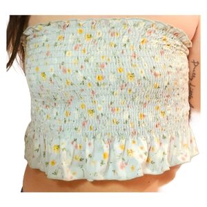 NWT Excellent condition medium floral crop top forever 21